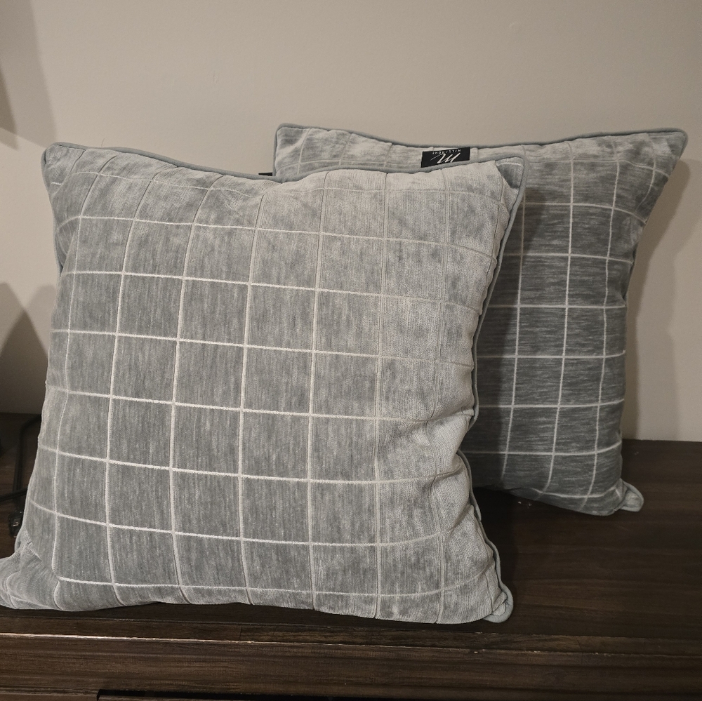 green Plaid Throw Pillow Set